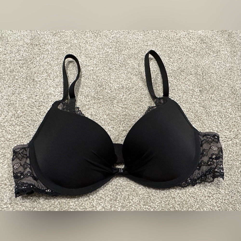 VICTORIA’S SECRET Padded Demi Bra Size 32A